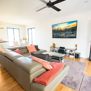 https://beautiful-modern-luxury.queenslandhotels.net